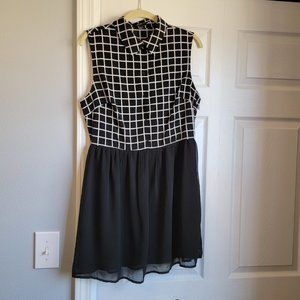 Button up collared mini dress black and white Size Large